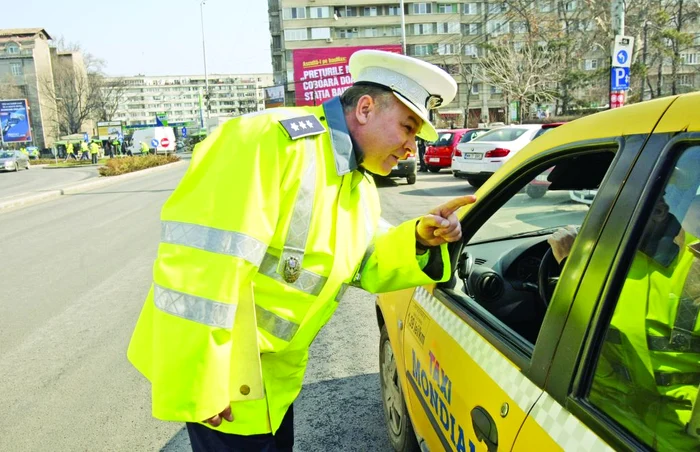 Controale dese făcute de poliţişti nu schimbă "obiceiurile" taximetriştilor FOTO Marian Iliescu/ Adevărul