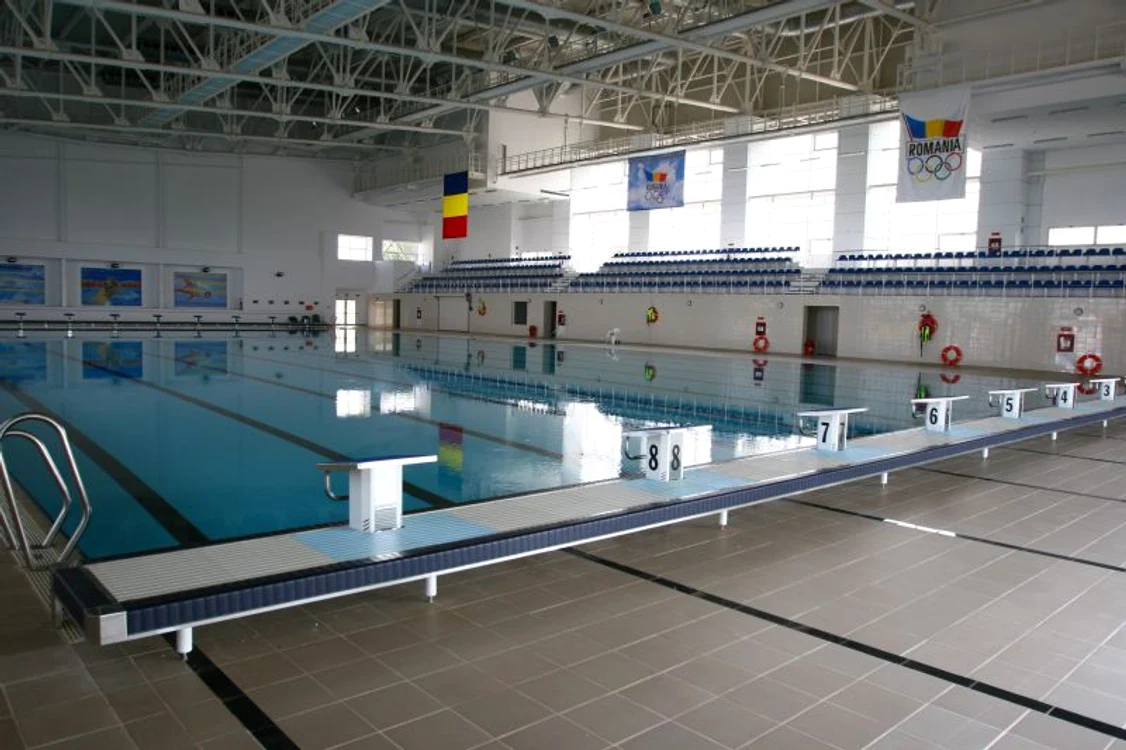 Irina face înot la Bazinul Olimpic de la Izvorani