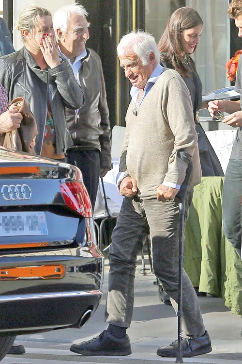 Deşi are 81 de ani, Jean-Paul Belmondo n-a refuzat o ieşire ca-ntre băieţiFoto: Hepta
