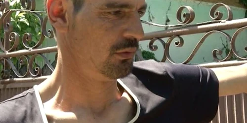 Victima a fost bătută de doi vecini pentru că le-a adus injurii 