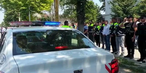 5cf4e4b7445219c57e61c566 jpg