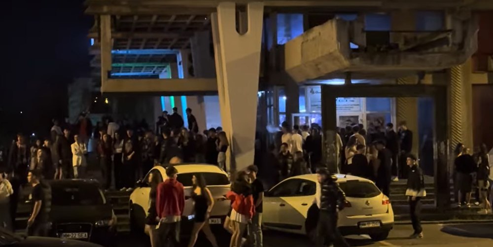 Balul Bobocilor, oprit de polițiști la Baia Mare. Minorii erau serviți cu alcool într-un club arhiplin