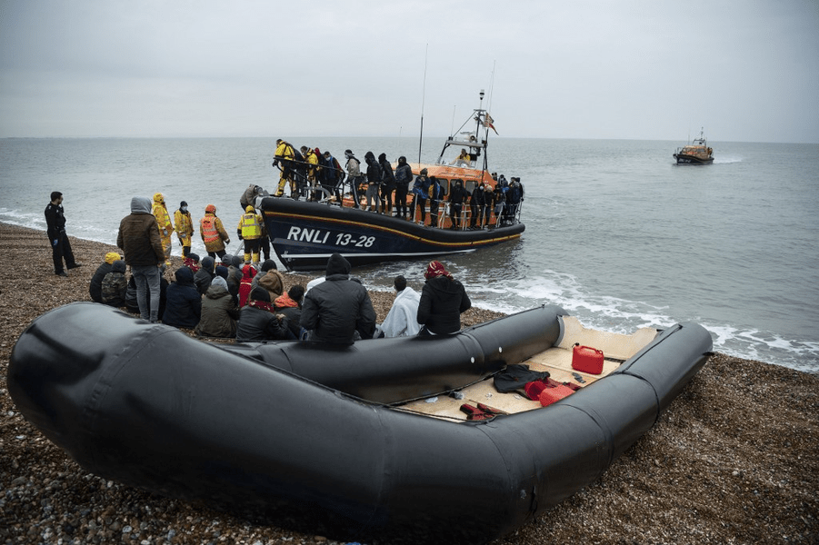 Acord între Grecia şi Frontex pentru a ajuta Atena să expulzeze mai mulţi migranţi
