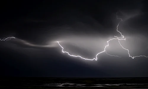 thunderbolt 1905603 1280 (1) png