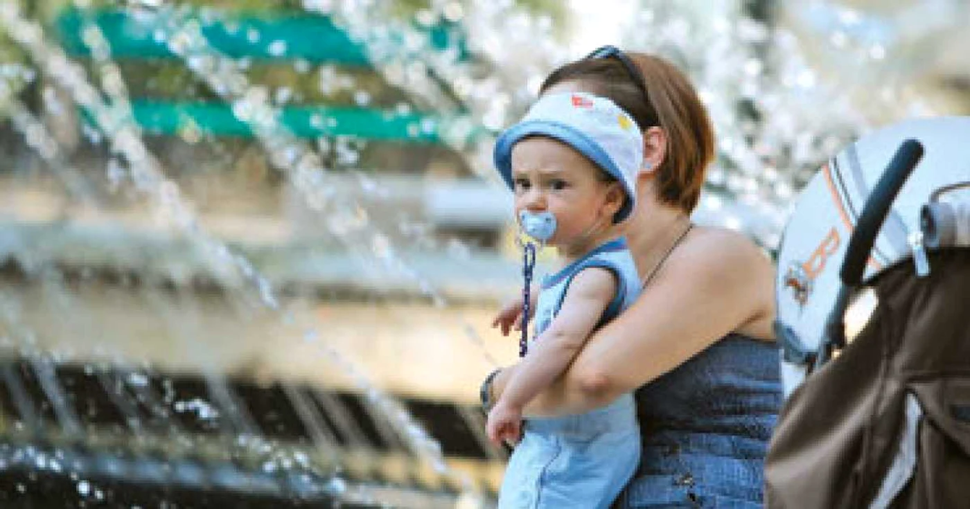 Războiul dintre mame  şi dădace