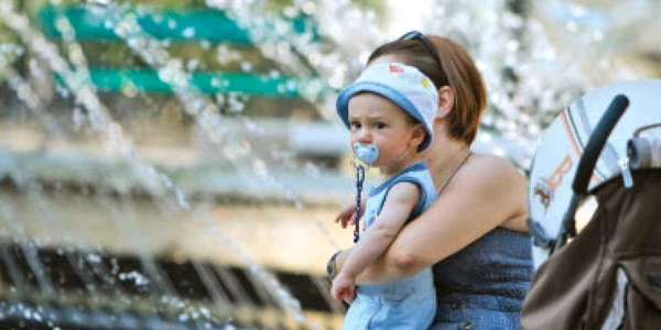 Războiul dintre mame  şi dădace