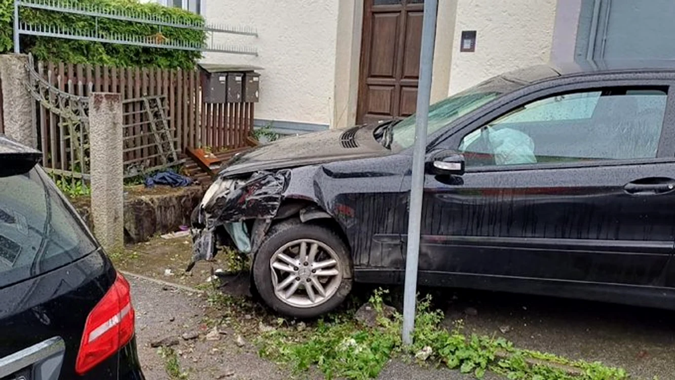  O mașină a intrat în mulțime în Passau, Germania FOTO: X
