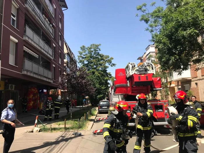 Incendiu într-un bloc de locuințe din TimișoaraFoto: News.ro