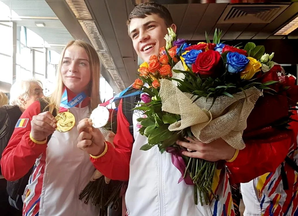 Georgeta Popescu și Andrei Nica au fost așteptați de rude și prieteni la OtopeniFoto: COSR