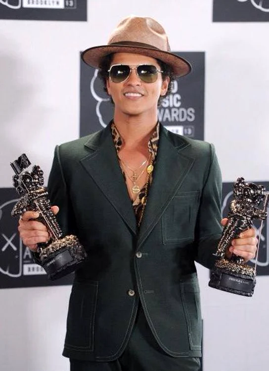 Bruno Mars (29 de ani)