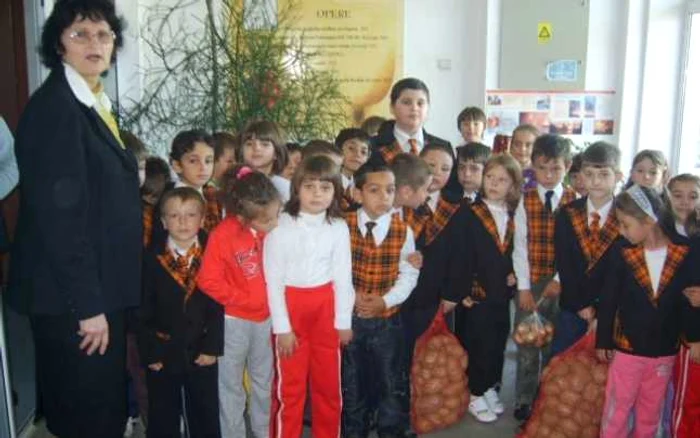 Copiii de la Şcoala 2 învaţă ce este altruismul