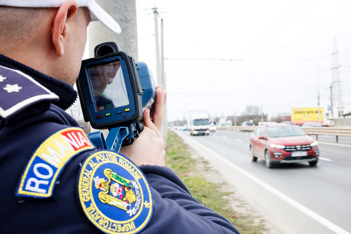 Polițist pe autostradă. Foto: Arhivă