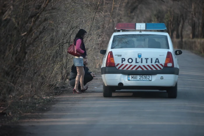 34% dintre prostituatele chestionate sunt amendate frecvent de poliţişti (foto: arhivă)