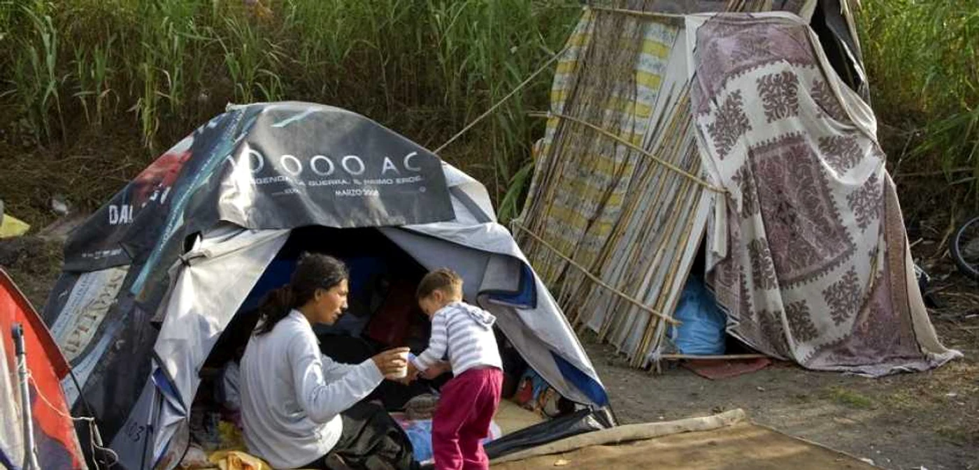 Copiii romilor trăiesc în corturi, fără apă curentă sau electricitate / Sursă foto: ABC News
