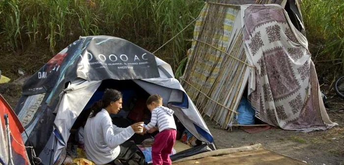 Copiii romilor trăiesc în corturi, fără apă curentă sau electricitate / Sursă foto: ABC News