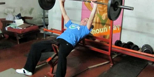 Sute de kilograme ridicate la antrenamente