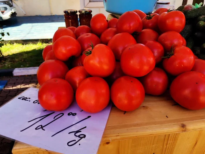 Roșiile produse în solar ar putea fi comercializate și în preajma Crăciunului FOTO: A.M.