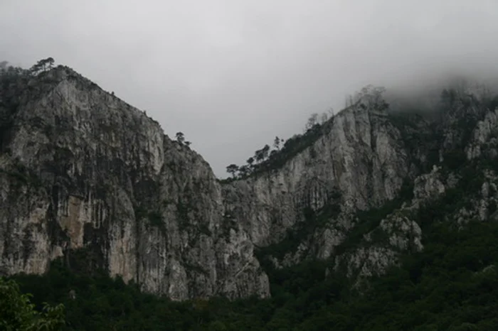 
    Prognoza meteo la munte în weekend anunță vreme închisă, cu cer acoperitfoto: Click!  