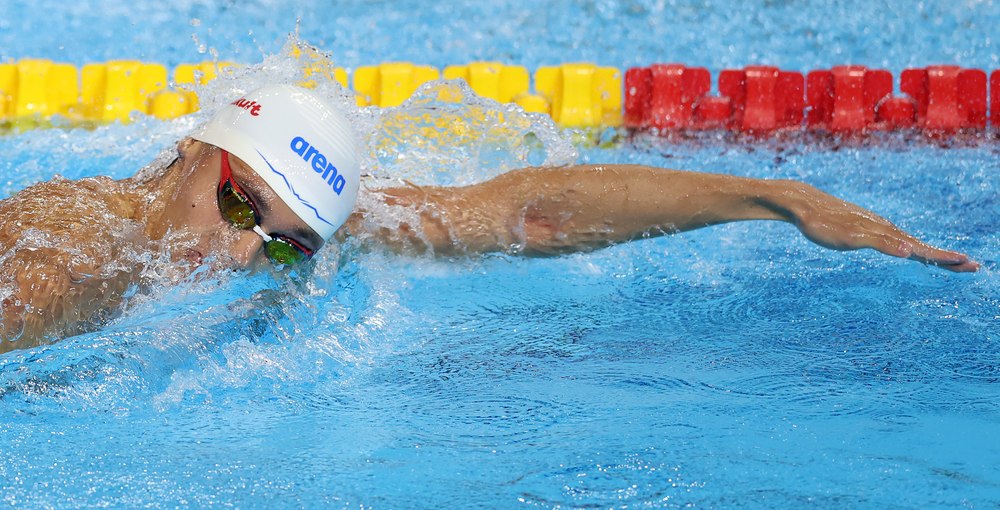 David Popovici a câștigat fabulos aurul și în proba de 100 de metri. Dublă istorică pentru campionul român