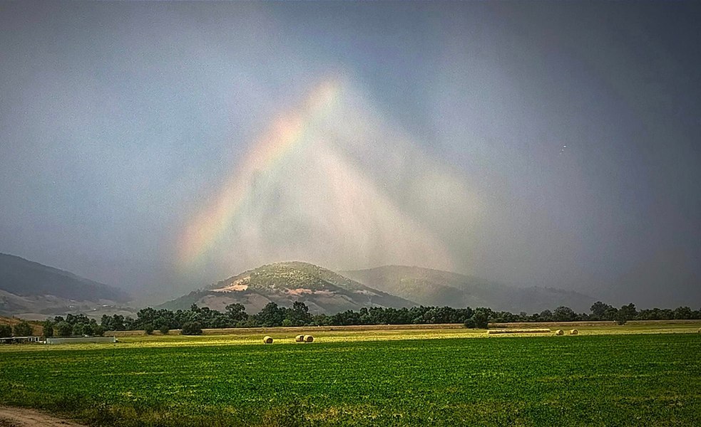 Piramida - curcubeu, fenomen optic uimitor apărut pe cer, de Sfânta Maria: „M-a lăsat fără grai” FOTO