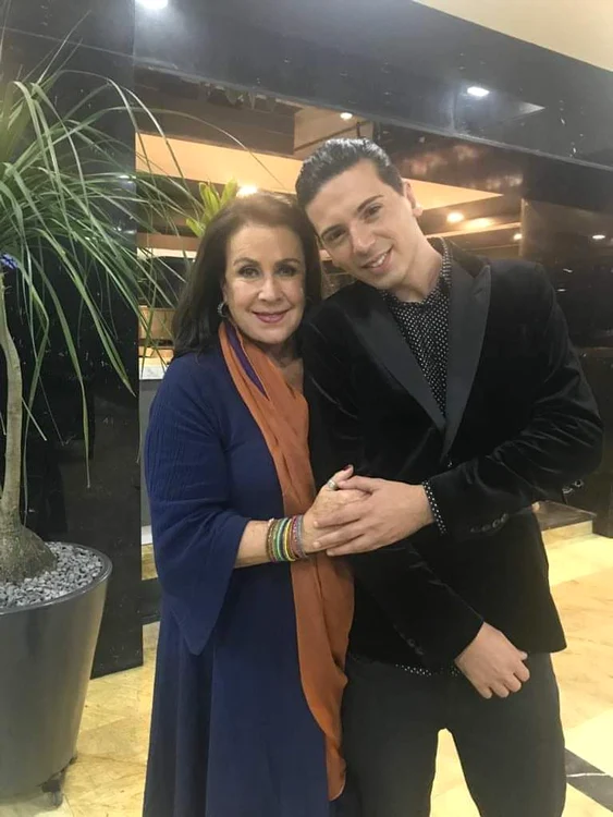 Laura Zapata și Radhu