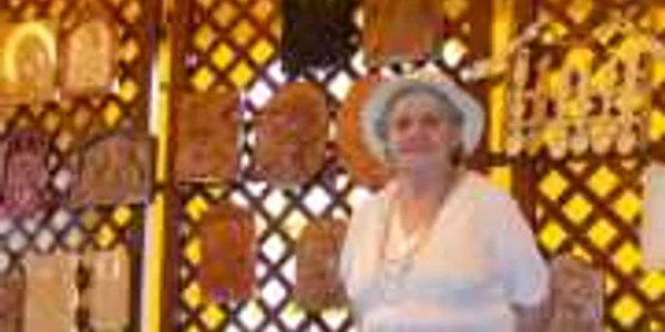 Maria Ferăstrăoaru vă oferă icoane sculptate în prag de sărbători