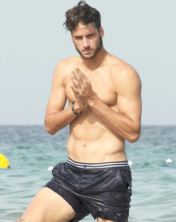 
    Feliciano Lopez  este considerat  un sex simbol  al tenisului  masculin  