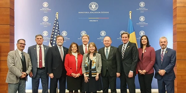 Delegatie SUA   Mike Rogers   Bogdan Aurescu FOTO MAE jpeg