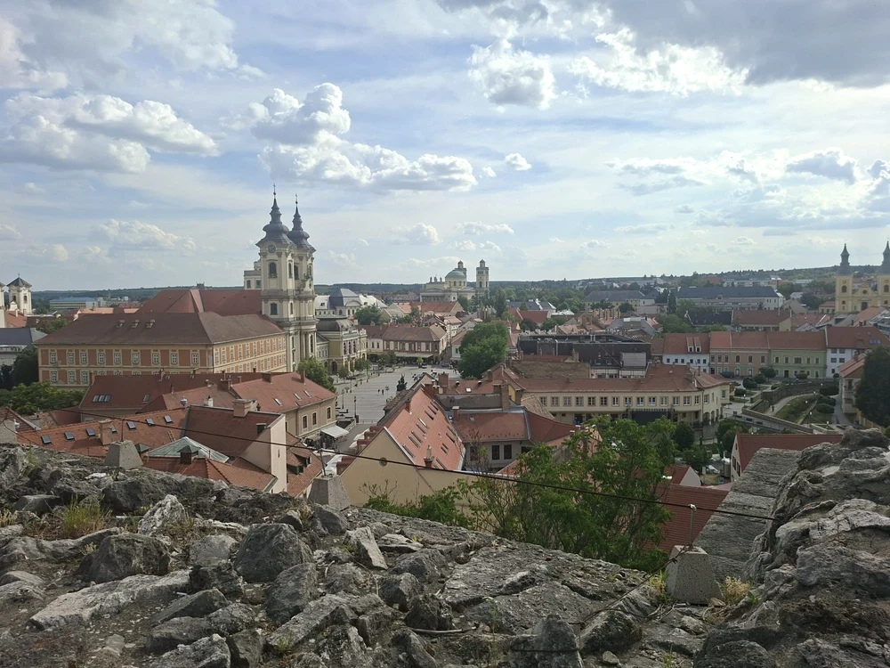 Centrul istoric al orașului Eger văzut de pe cetatea Eger