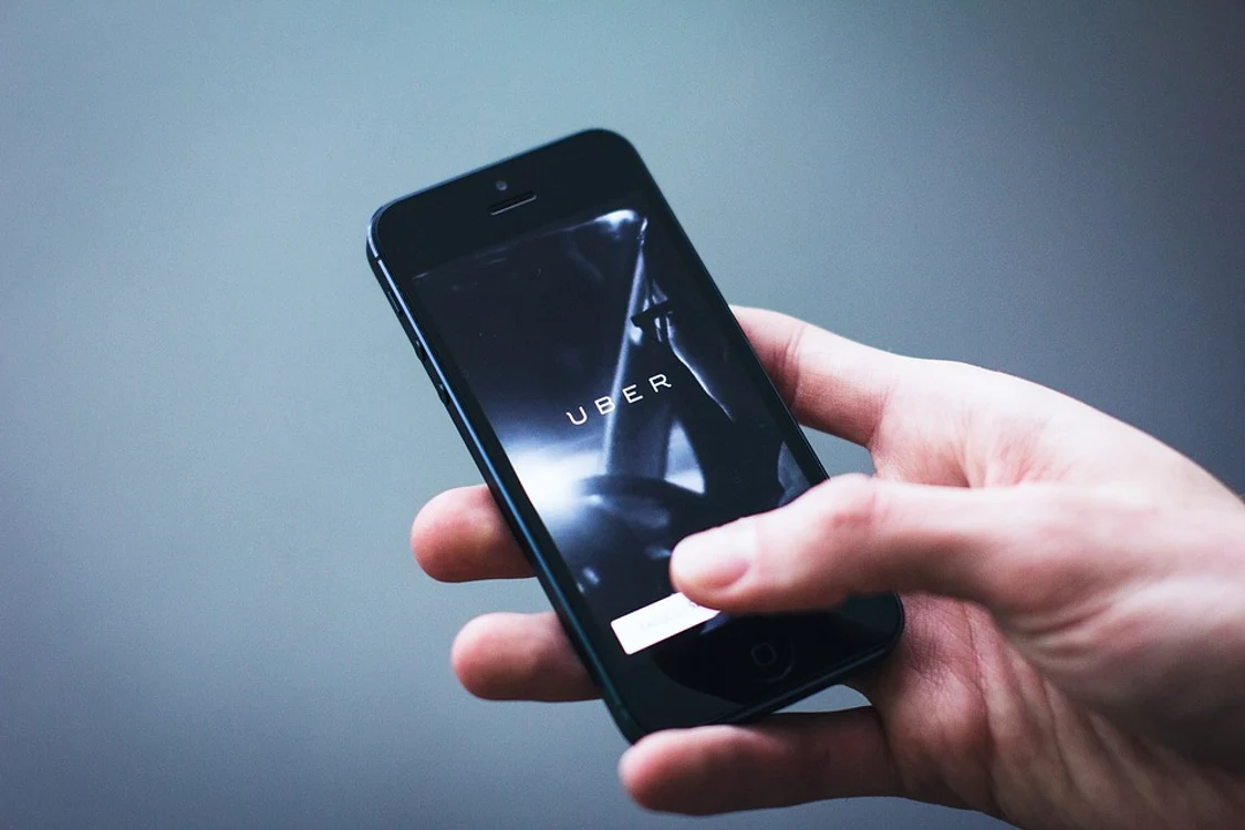 
    Un bărbat s-a dat șofer de Uber, după care și-a violat și tâlhărit „clienta”Foto: Pixabay  
