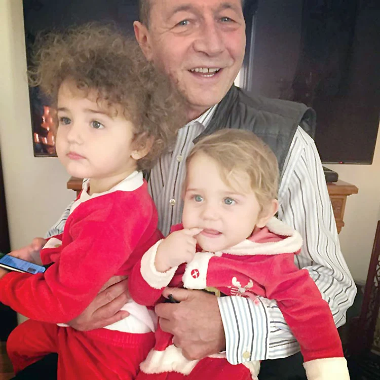 Traian Băsescu e tare mândru de cei doi nepoţi: Sofia Anais şi Traian jr.