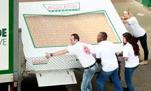 Cutia cu 2 400 de gogoşi jpeg