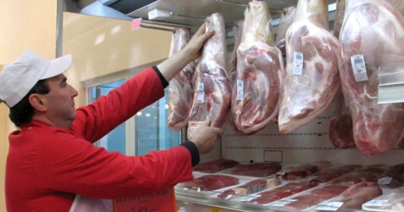 Procesatorii de carne spun că în următoarea perioadă consumul va scădea şi mai mult