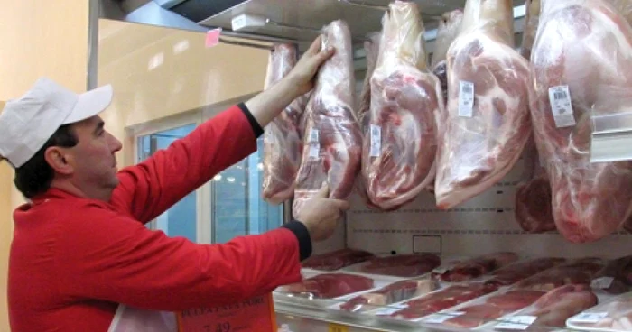 Procesatorii de carne spun că în următoarea perioadă consumul va scădea şi mai mult