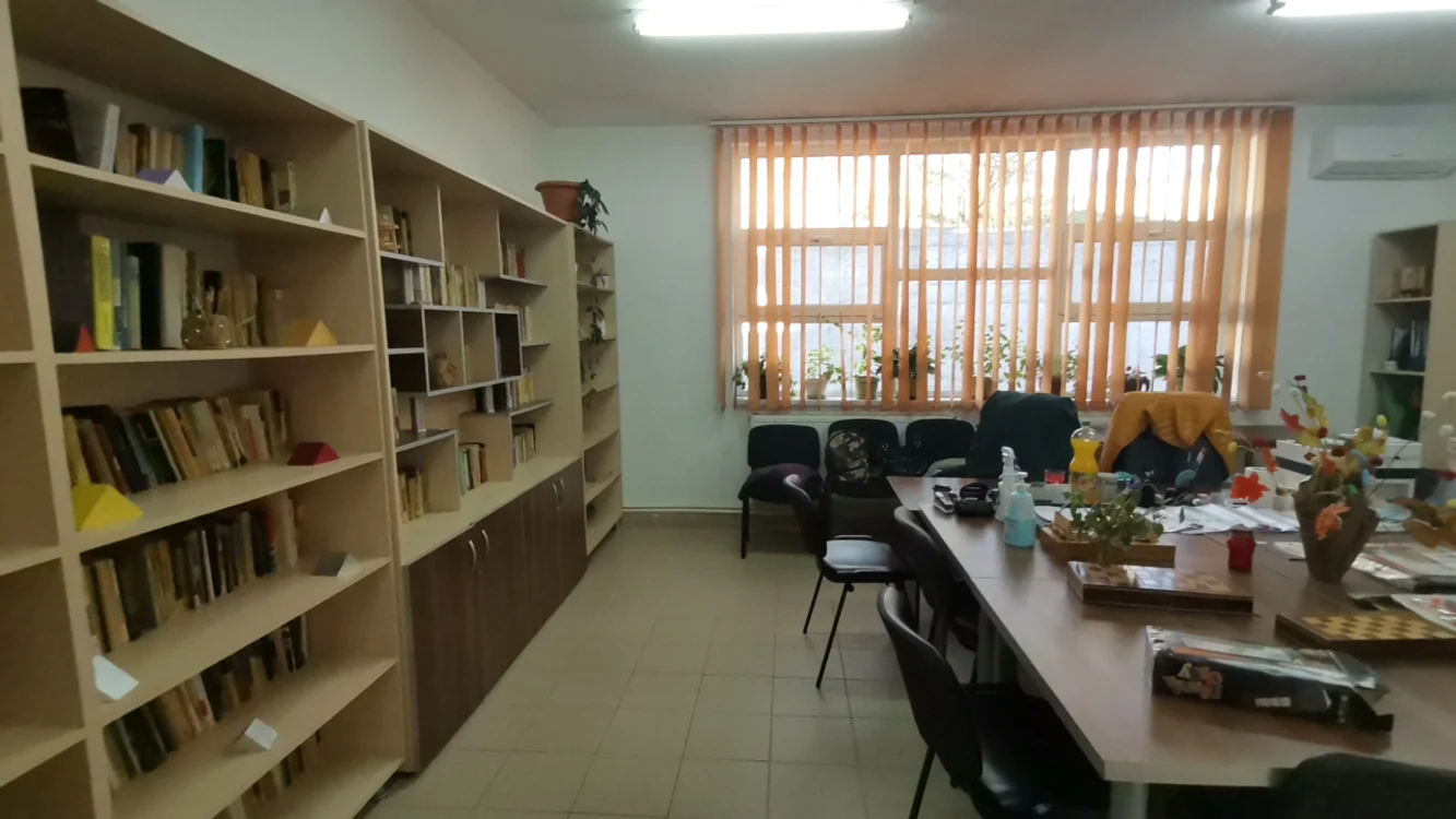 Biblioteca din cadrul centrului de ergoterapie, Spitalul Schitu FOTO: A.M.