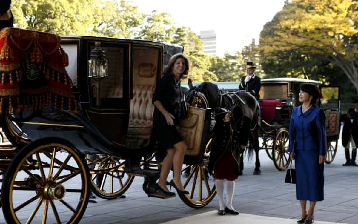Caroline Kennedy a sosit la Palatul Imperial din Tokyo cu o caleaşcă. FOTO: Reuters