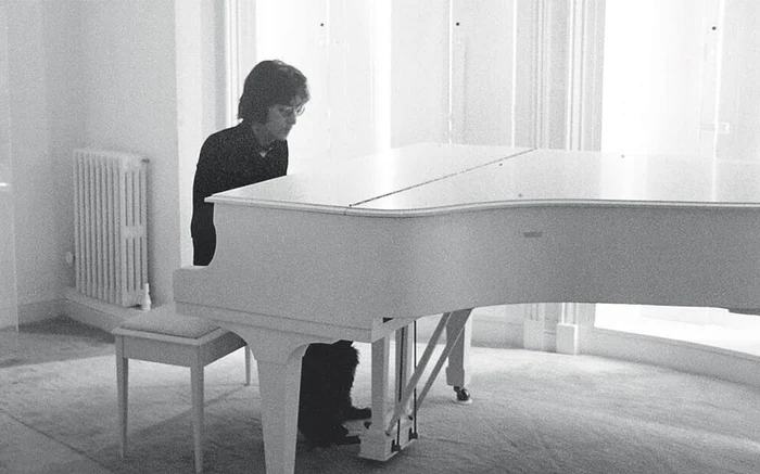 Pianul a fost folosit la compunerea unora dintre hiturile Beatles FOTO johnlennon.com
