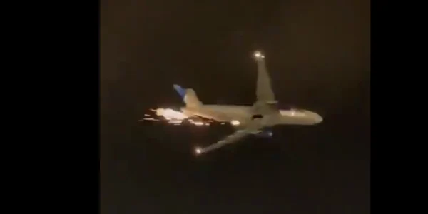 Scântei observate la un avion în SUA / Foto Twitter / American Pride