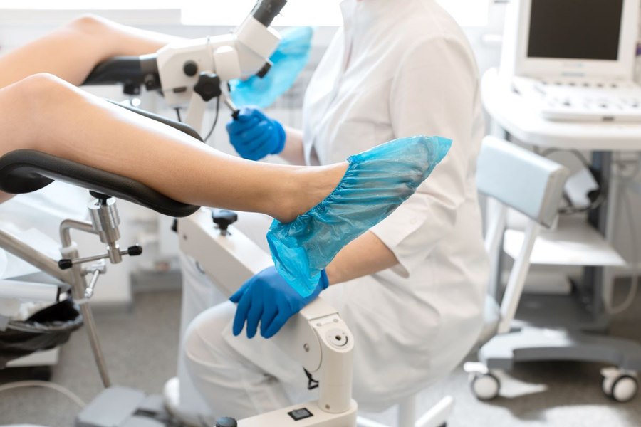 Nașteri premature, mame minore și cancer de col uterin. Rolul pe care-l joacă sărăcia și lipsa educației sanitare 