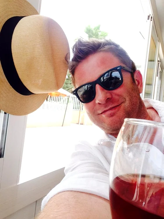 Pavel Bartoş a gustat din tortul concurenteiFoto Pro TV