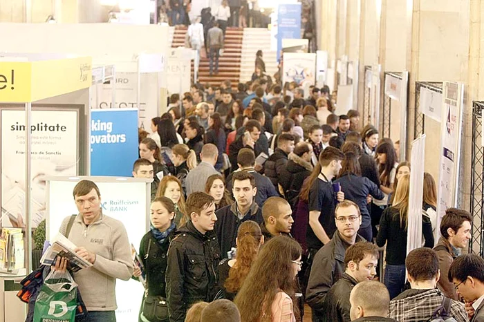Mii de tineri au venit ieri să-şi găsească un loc de muncă atractivFoto: Dorin Constanda