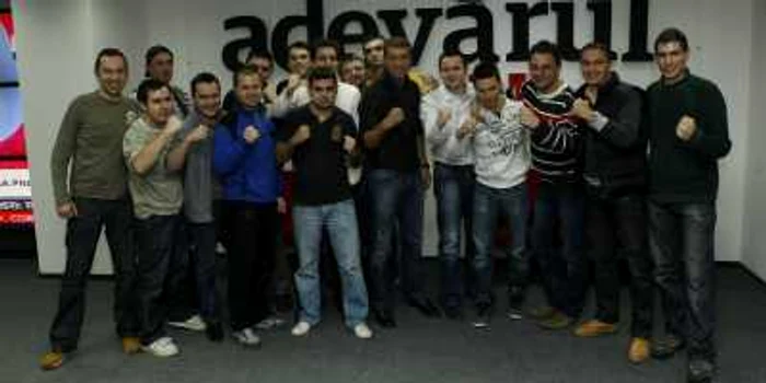 Lucian Bute s-a fotografiat cu jurnaliştii de la Adevărul