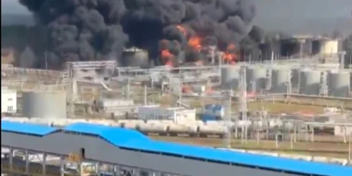 rafinarie din rostov in flăcări FOTO captură video jpg
