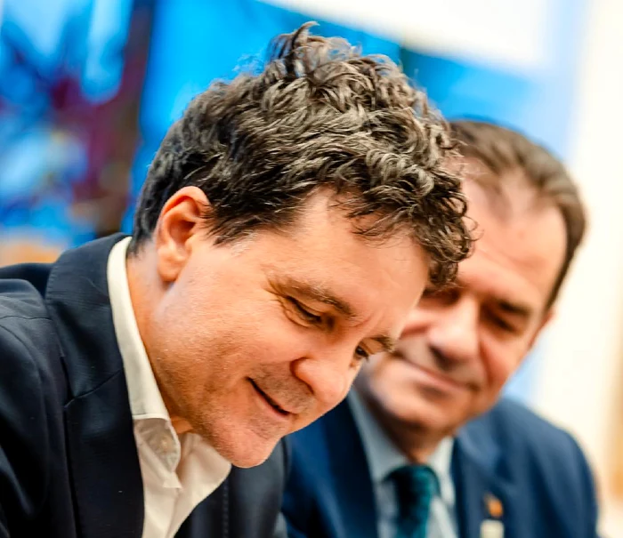 Nicușor Dan a semnat decretul pentru eliberarea din funcția a lui Ludovic Orban FOTO: Facebook