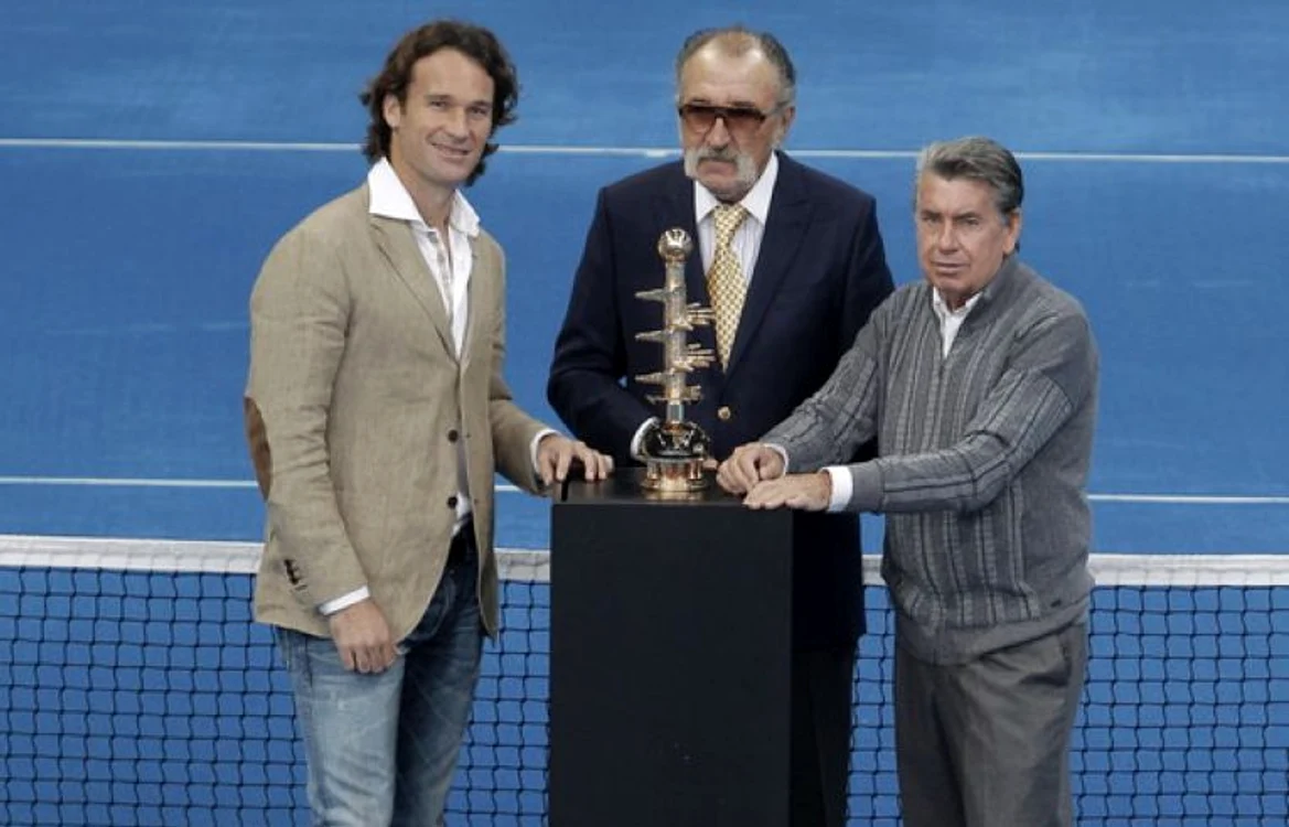 
    Manolo Santana (dreapta) a fost un colaborator apropiat al lui Ion Țiriac și directorul turneului de la MadridFOTO: EPA  