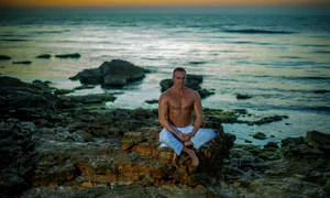 După o viață trăită intens pe scenă și în viața privată, artistul a descoperit echilibrul perfect între trup, minte și suflet