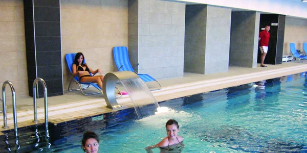 Braşov: O oră de bălăceală în piscină costă 12 lei
