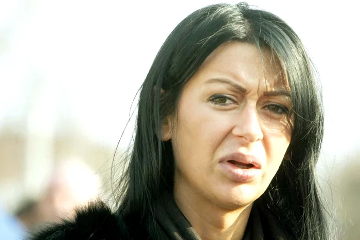 Lara Flynn Boyle (43 de ani)  a încercat să-şi repare imperfecţiunile  cu tratamente cosmetice, după ce  rolul din „Twin Peaks” nu i-a  mai adus nici un rol de succes