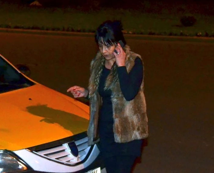 Acesta este momentul în care Elena Ploieşteanu ajunge la evenimentul monden unde se afla şi amanta soţului ei