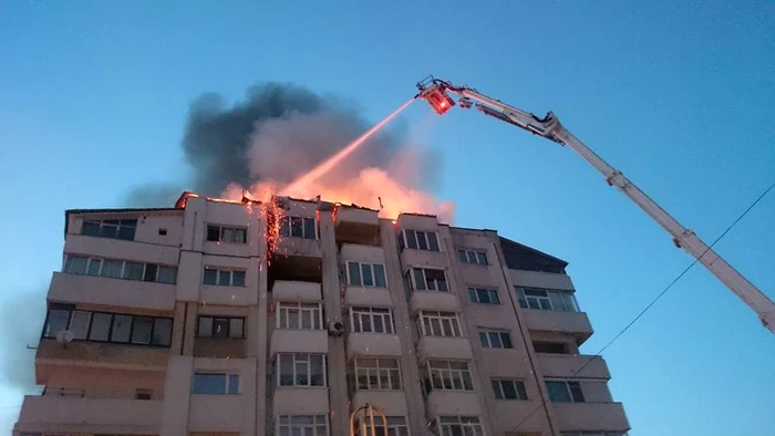 Pompierii s-au luptat ore în șir să stingă flăcările